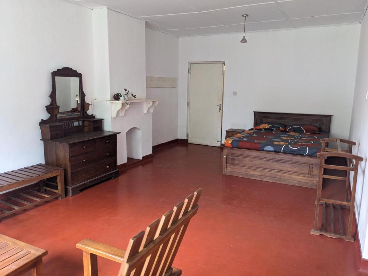 Chilly Croc Hostel Нувара Елия Екстериор снимка