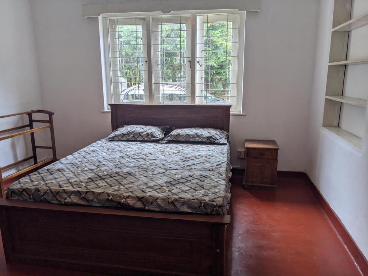 Chilly Croc Hostel Нувара Елия Екстериор снимка