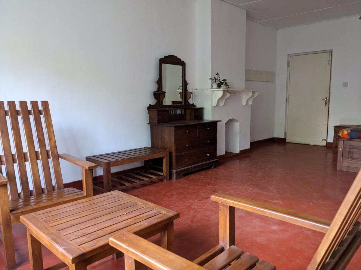 Chilly Croc Hostel Нувара Елия Екстериор снимка