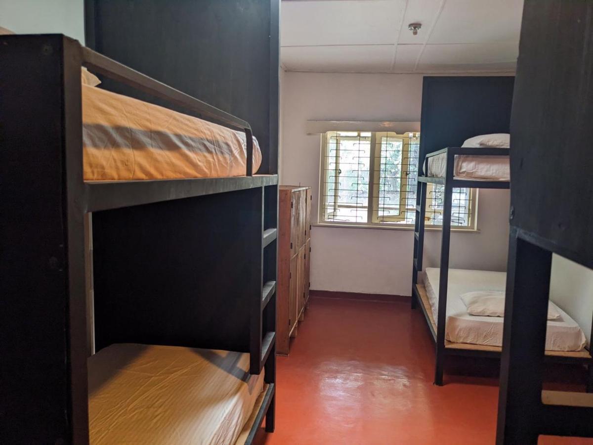 Chilly Croc Hostel Нувара Елия Екстериор снимка