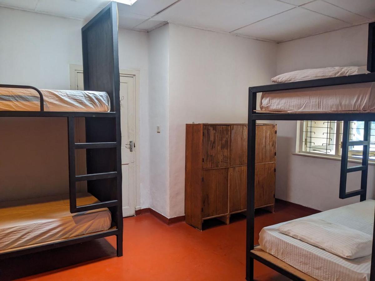 Chilly Croc Hostel Нувара Елия Екстериор снимка