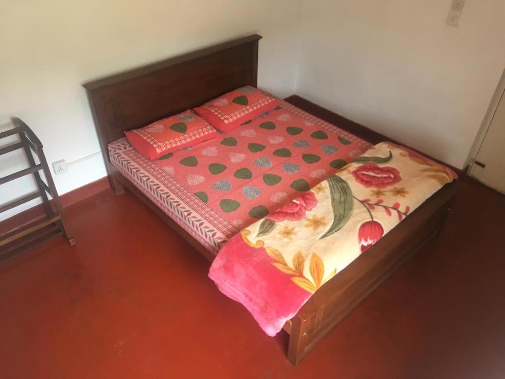 Chilly Croc Hostel Нувара Елия Екстериор снимка