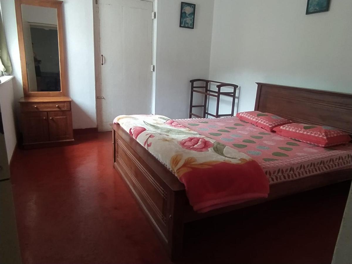 Chilly Croc Hostel Нувара Елия Екстериор снимка